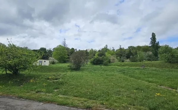 Terrain 650 m²