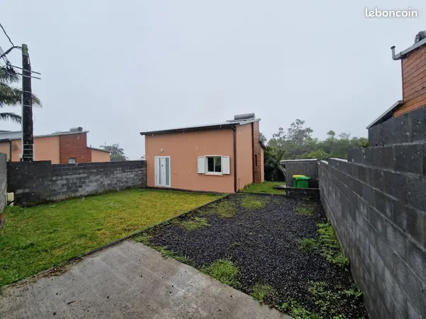 Maison F4 récent 95m2 sur Petite ile avec cour