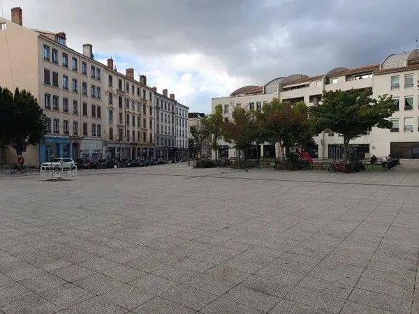 Local commercial 143 m²