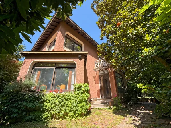 VILLA DE CARACTÈRE AU CENTRE D'AIX-LES-BAINS