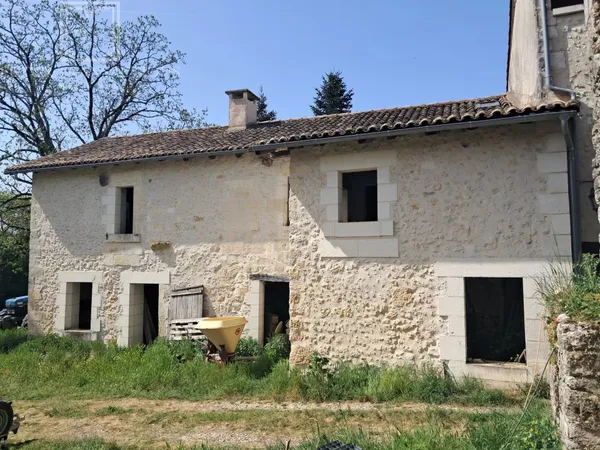 Ensemble pierre sur 2000 m² de terrain