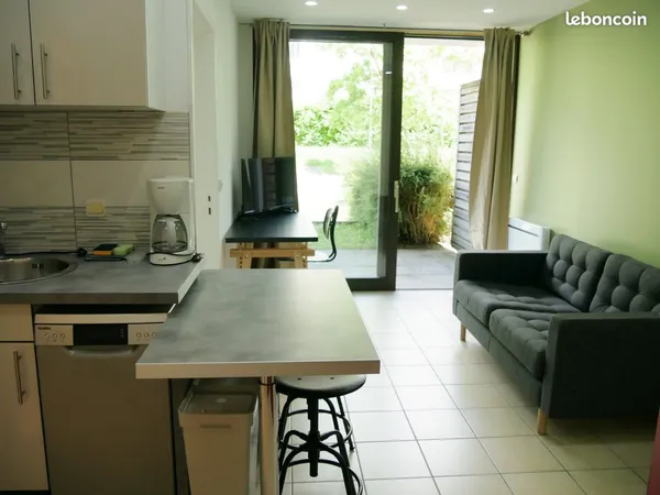Appartement 2 pièces 27 m² rdc avec terrasse et garage privatif