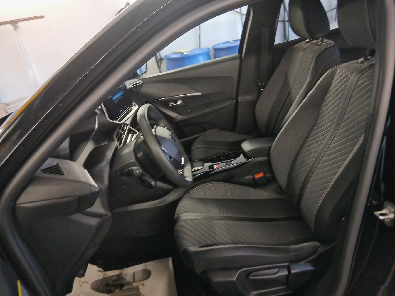 Peugeot 2008 156 ch 54 kwh allure — photo 9