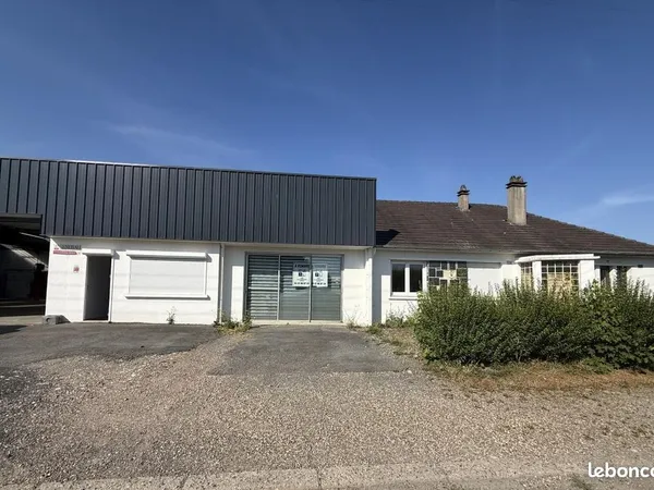 Garage 770 m² Doullens