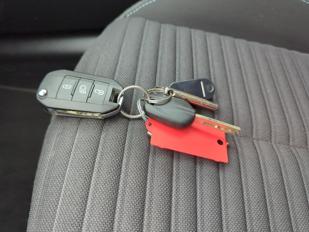 Peugeot 208 puretech 100 s&s bvm6 style — photo 28