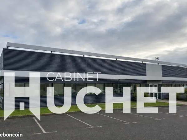 Local industriel 1 438 m²