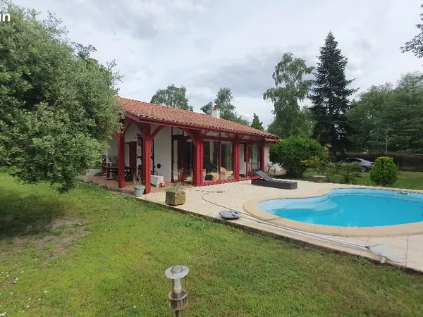 Maison traditionnelle à Vendre