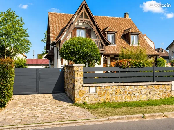 Maison familiale de 190 m², 5 chambres et dépendance aménagée - terrain de 778 m²