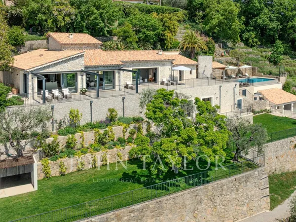 Propriété d'exception de très grand standing avec vue panoramiqu