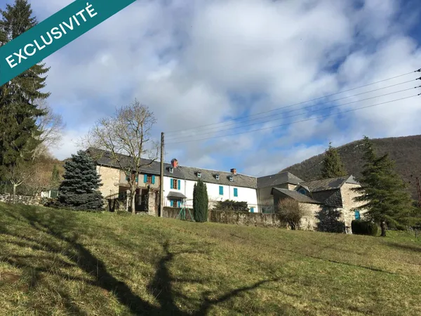 Magnifique ferme de 1828 comprenant deux logements indépendants sur 4290 m2 de terrain