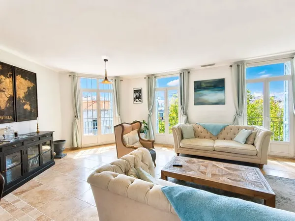 Superbe rénovation pour ce 104m2 à 2 pas de la PLACE DE GAUL