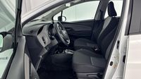 Toyota Yaris 100h France 5p — photo 12