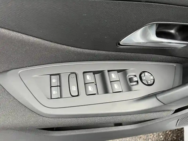 Peugeot 308 hybrid 145 e-dcs6 — photo 14