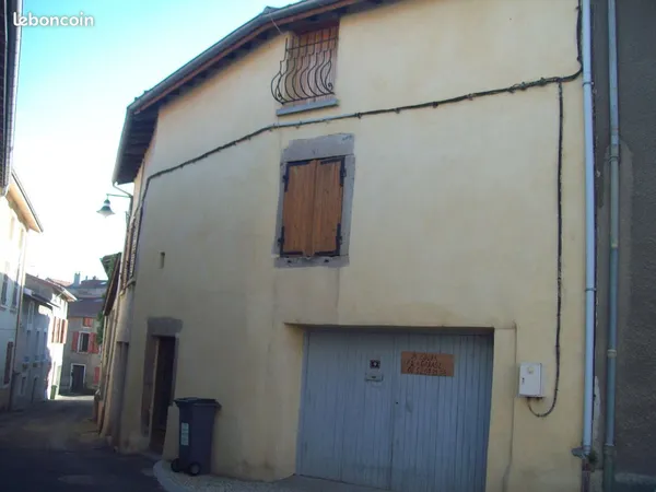 Petite maison à louer à St Martin la Plaine