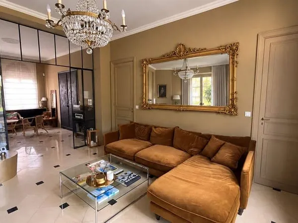Maison 9 pièces 275 m²