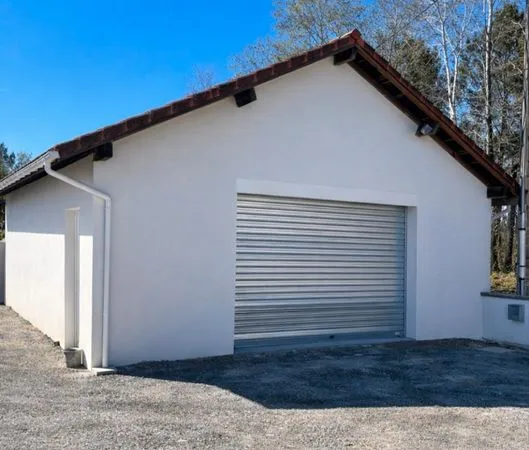 Local d’activité et entrepôt Location Saugnac-et-Cambran  90m² 635€