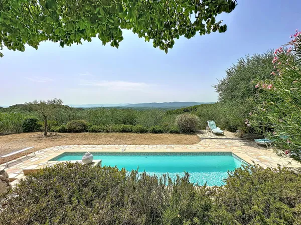 Villa de charme avec vue panoramique, piscine a Lorgues
