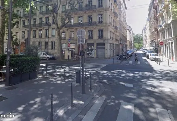 Local commercial 203 m²