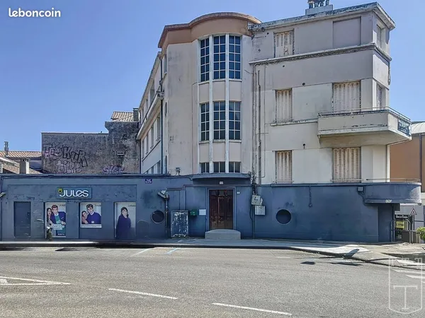 Local professionnel 2 pièces 52 m²