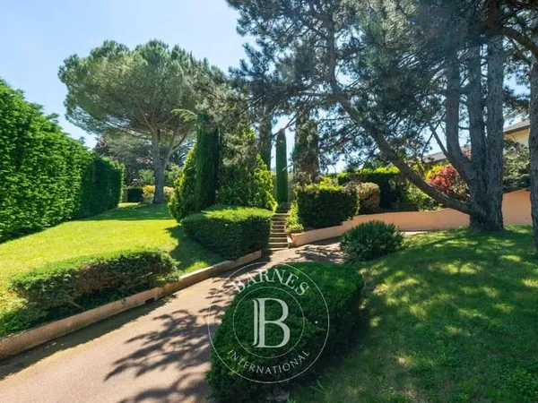 Maison de plain-pied 5 pièces 210 m²