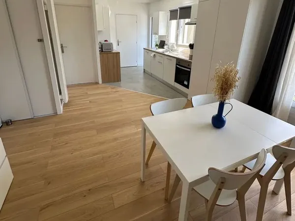T2 rénové 52 m² - balcon, loggia et parking - Nantes - non meublé