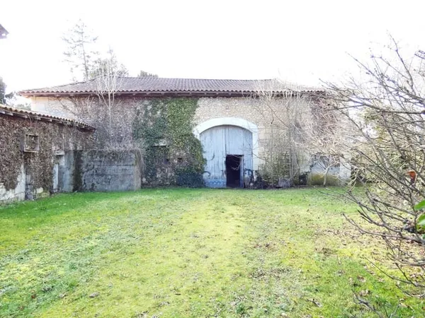 Grange de caractère avec mezzanine 183 m2 au sol Terrain 3