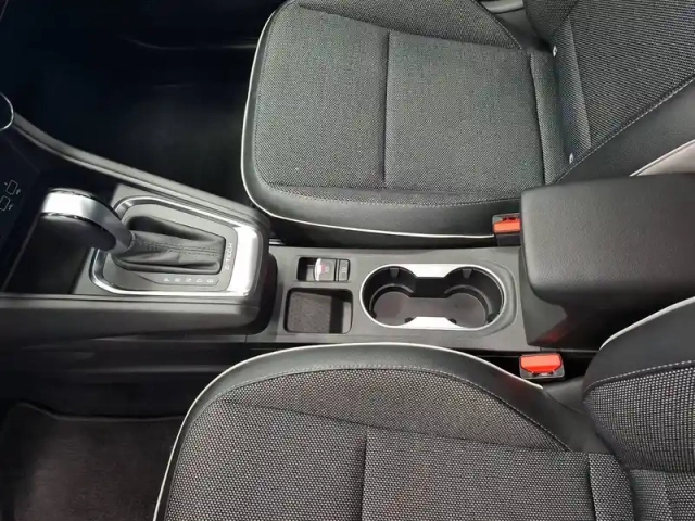 Renault Captur e-tech 145 - 21 — photo 22