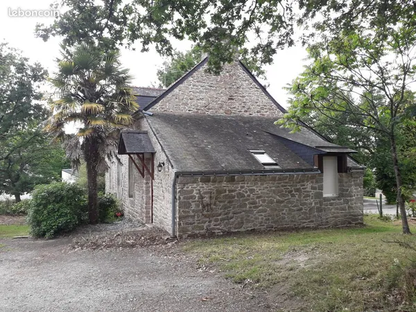 Proche Vannes, commerces, maison de caractère 6 pièces, 107 m2, 1200 euros