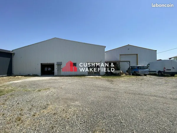 LOCAL D'ACTIVITE 742 m² SAINT-JORY