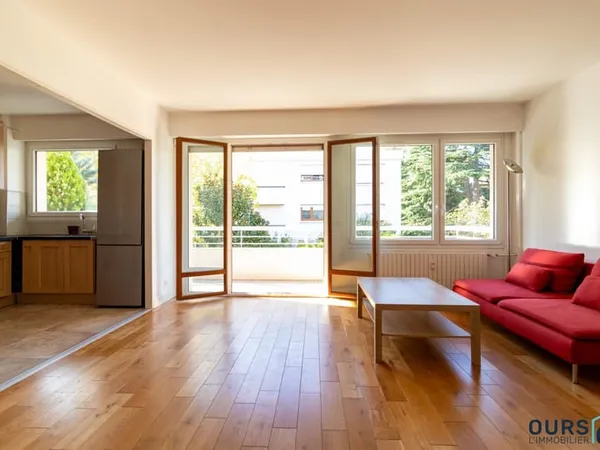 Un très beau 2 pièces de 58 m² avec grand balcon et parking e