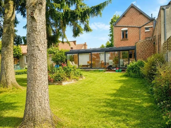 Ensemble constitué d'une maison et d'un studio proche de l'Université de Valenciennes