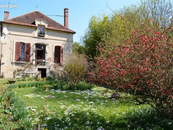 Maison en plein centre bourg
