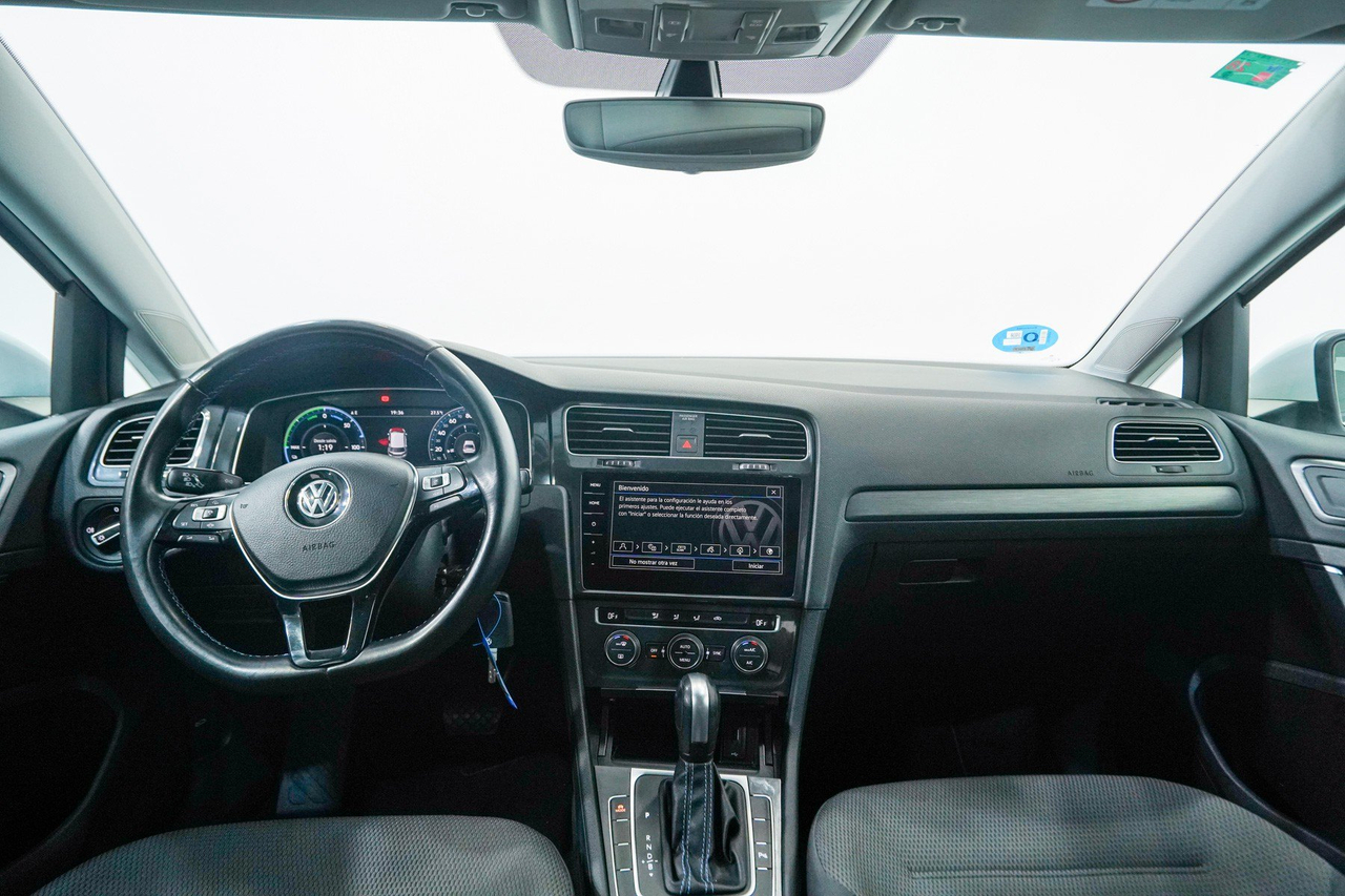Volkswagen Golf 7 — photo 12