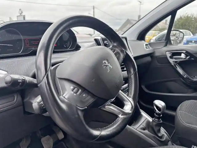 Peugeot 208 bluehdi 100ch bvm6 — photo 59
