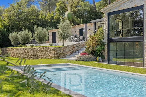 Villa 8 pièces 289 m²