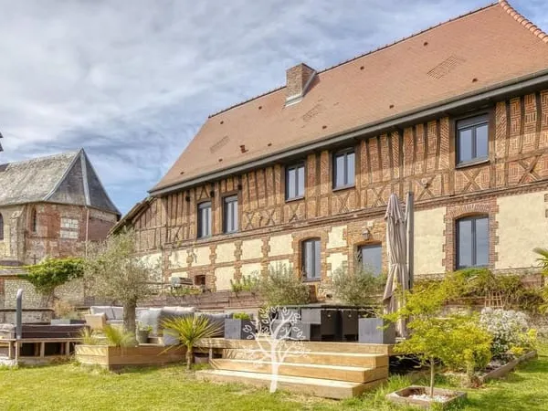 Propriété à vendre avec dépendances et prairies en Pays de