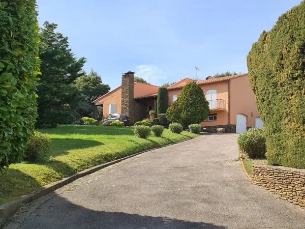 BELLE VILLA DE CARACTERE PLAIN PIED AVEC TERRAIN CONSTRUCTIBLE