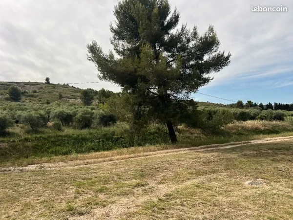 Terrain 680 m² Eyguieres