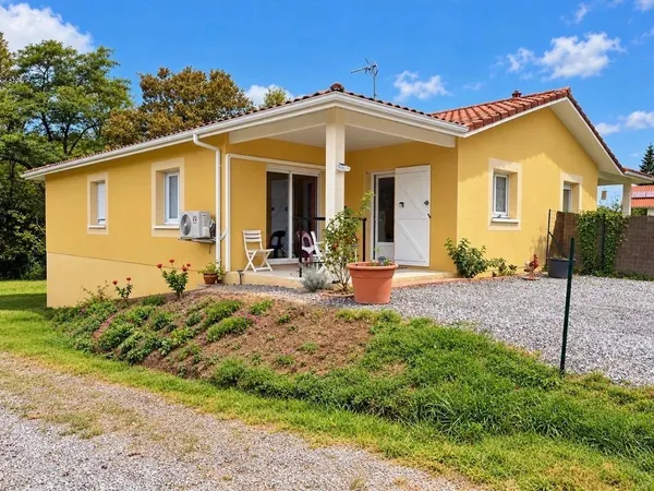 Maison 3 chambres avec garage et vue dégagée - Pouillon