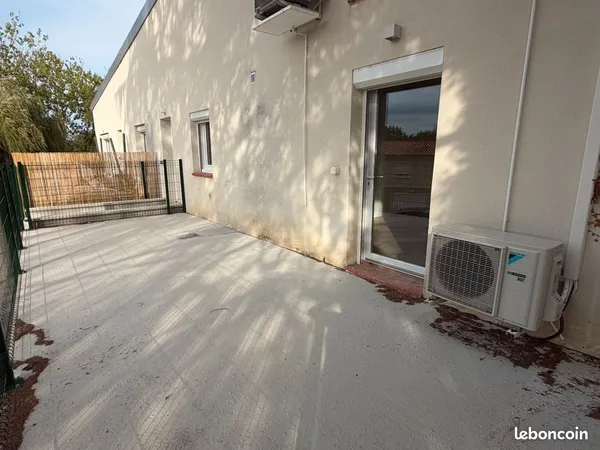 Appartement T2 centre ville RDC avec terrasse et clim