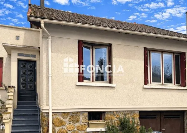 Maison individuelle avec jardin arboré - Sous-sol total - Travaux à prévoir