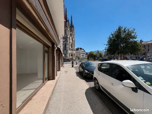 Local commercial 74 m² VOIRON