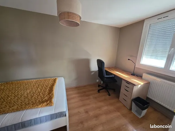 Chambre meublée 10m2 appartement 69m2
