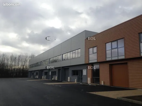 Local bureaux 210 m²