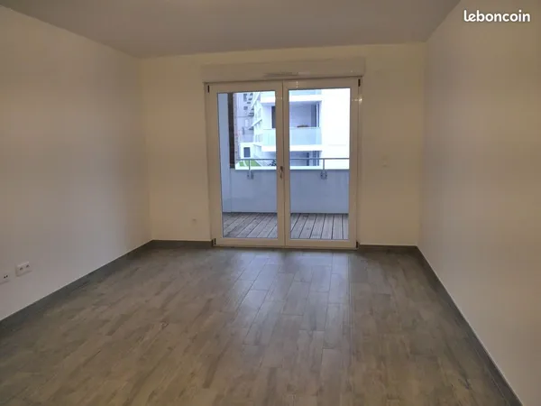 Appart 2p 43m2 place Etoile avec parking