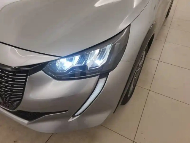 Peugeot 208 electrique 50 kwh 136ch — photo 36