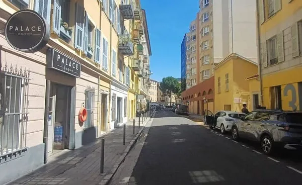 Local commercial 80 m²