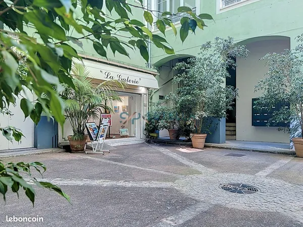 Local 121 m² AJACCIO
