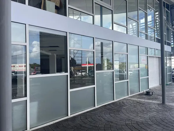 A louer local commercial de 65m2 à JARRY
