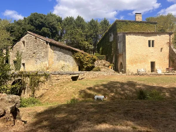 Maison noble XIII-XVe et moulin fondé en titre et longère à rénover. Frontenac, Entre-deux-Mers